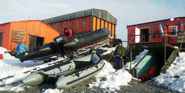 Divers at Jubany Station